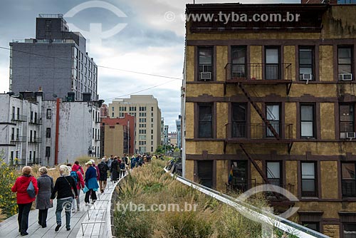  Tourists in High Line - hanging garden built on the old railway line  - New York city - New York - United States of America