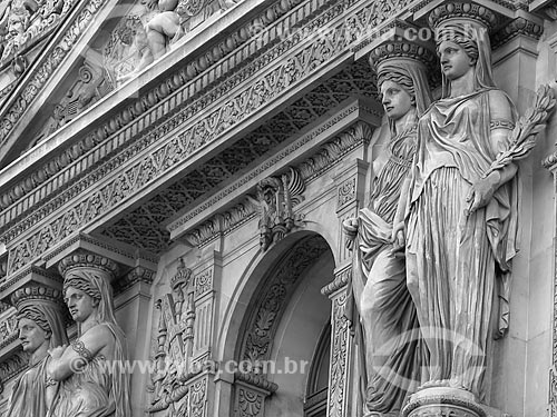  Detail of statues - Paris building  - Paris - Paris department - France