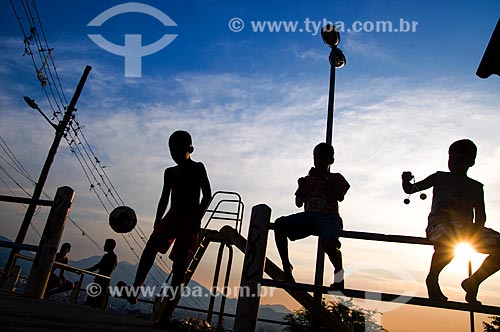  Children playing - Morro da Providencia Slum  - Rio de Janeiro city - Rio de Janeiro state (RJ) - Brazil