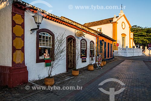  Historic house - Santo Antonio de Lisboa neighborhood with the Nossa Senhora das Necessidades Church (1756) in the background  - Florianopolis city - Santa Catarina state (SC) - Brazil