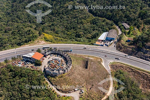  Junkyard on the banks of Fernao Dias Highway (BR-381) between Mairipora e Atibaia cities  - Mairipora city - Sao Paulo state (SP) - Brazil