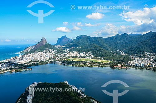 View of Rodrigo de Freitas Lagoon with the Morro Dois Irmaos (Two Brothers Mountain) and Rock of Gavea from Cabritos Mountain (Kid Goat Mountain)  - Rio de Janeiro city - Rio de Janeiro state (RJ) - Brazil