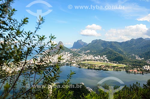  View of Rodrigo de Freitas Lagoon with the Morro Dois Irmaos (Two Brothers Mountain) and Rock of Gavea from Cabritos Mountain (Kid Goat Mountain)  - Rio de Janeiro city - Rio de Janeiro state (RJ) - Brazil