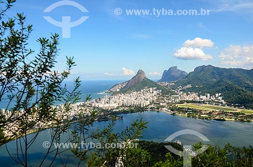  View of Rodrigo de Freitas Lagoon with the Morro Dois Irmaos (Two Brothers Mountain) and Rock of Gavea from Cabritos Mountain (Kid Goat Mountain)  - Rio de Janeiro city - Rio de Janeiro state (RJ) - Brazil