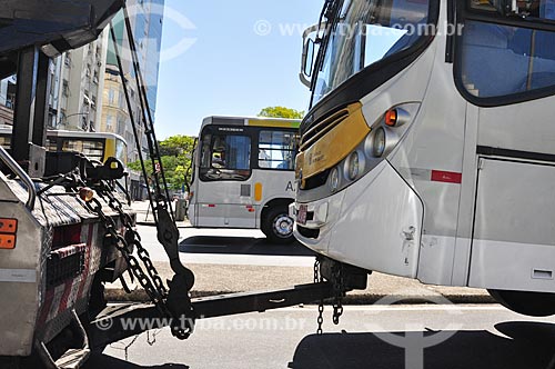  Vehicle being towed - access road to Perimetral High near to Nossa Senhora da Candelaria Church  - Rio de Janeiro city - Rio de Janeiro state (RJ) - Brazil