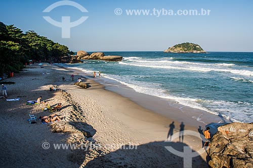  Bathers - rocks of Grumari Beach waterfront  - Rio de Janeiro city - Rio de Janeiro state (RJ) - Brazil