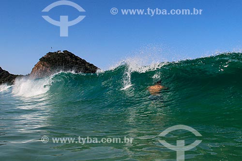  View of the sea in Leme Beach with the Environmental Protection Area of Morro do Leme in the background  - Rio de Janeiro city - Rio de Janeiro state (RJ) - Brazil