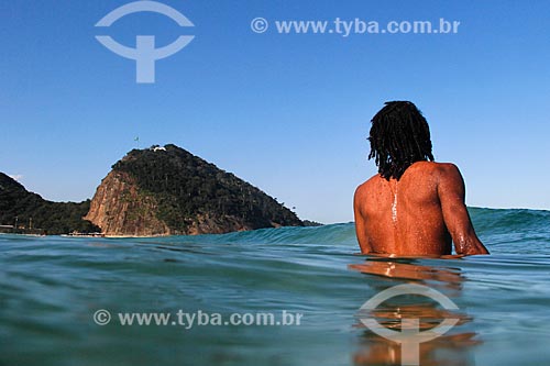  View of the sea in Leme Beach with the Environmental Protection Area of Morro do Leme in the background  - Rio de Janeiro city - Rio de Janeiro state (RJ) - Brazil