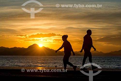  People walking on the boardwalk during the sunrise - Copacabana Beach - Post 6  - Rio de Janeiro city - Rio de Janeiro state (RJ) - Brazil