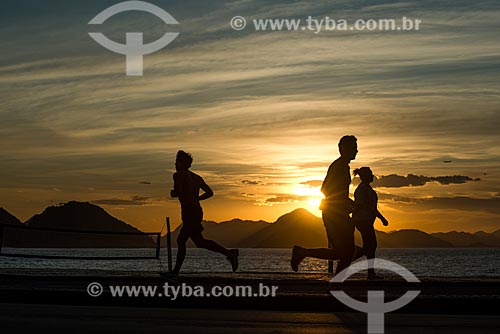  People running on the boardwalk during the sunrise - Copacabana Beach - Post 6  - Rio de Janeiro city - Rio de Janeiro state (RJ) - Brazil