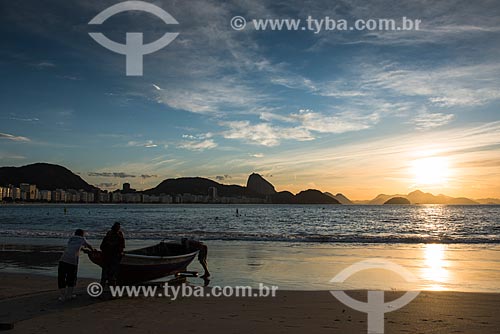  Fishermen from fishing village Z-13 - on Post 6 of Copacabana Beach - putting the boat in the sea  - Rio de Janeiro city - Rio de Janeiro state (RJ) - Brazil