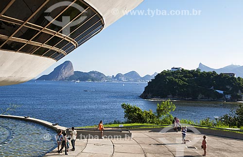  Niteroi Contemporary Art Museum (1996) - part of the Caminho Niemeyer (Niemeyer Way) - with the Sugar Loaf in the background  - Niteroi city - Rio de Janeiro state (RJ) - Brazil