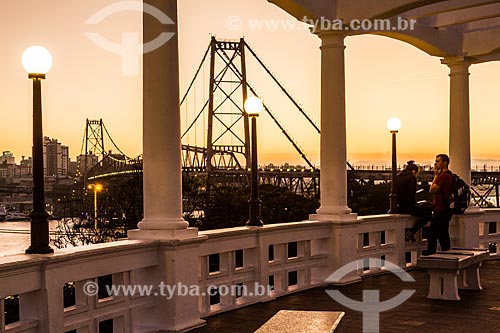  View of the Hercilio Luz Bridge (1926) from Hercilio Luz Square  - Florianopolis city - Santa Catarina state (SC) - Brazil