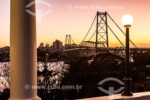  View of the Hercilio Luz Bridge (1926) from Hercilio Luz Square  - Florianopolis city - Santa Catarina state (SC) - Brazil