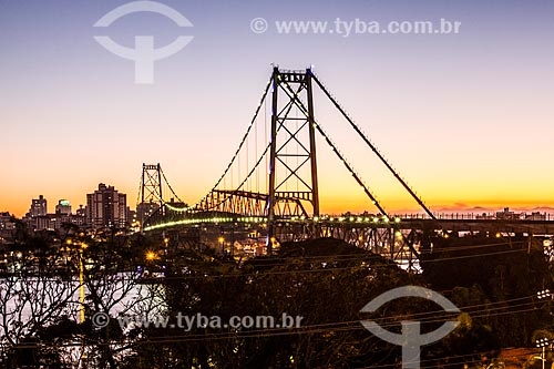  View of the Hercilio Luz Bridge (1926)during the sunset  - Florianopolis city - Santa Catarina state (SC) - Brazil