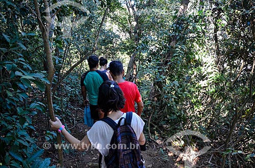  Tourists on the trail of Cantagalo Hill  - Rio de Janeiro city - Rio de Janeiro state (RJ) - Brazil