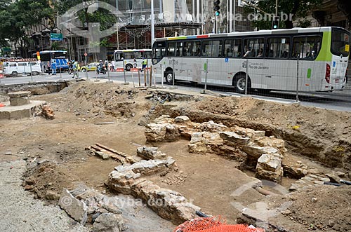  Snippet of old pavement of Rio Branco Avenue during work for construction of light rail transit  - Rio de Janeiro city - Rio de Janeiro state (RJ) - Brazil