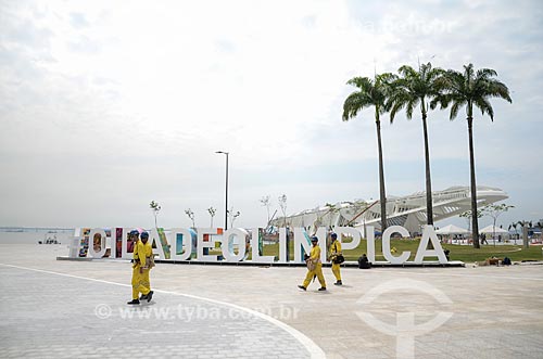  Maua Square with the Amanha Museum (Museum of Tomorrow) in the background  - Rio de Janeiro city - Rio de Janeiro state (RJ) - Brazil