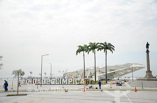  Maua Square with the Amanha Museum (Museum of Tomorrow) and the Monument to Visconde de Maua (Viscount of Maua) in the background  - Rio de Janeiro city - Rio de Janeiro state (RJ) - Brazil