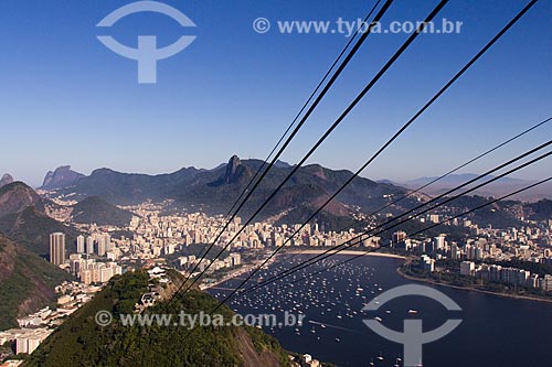  Cable car of Sugar Loaf making the crossing between the Urca Mountain and Sugar Loaf  - Rio de Janeiro city - Rio de Janeiro state (RJ) - Brazil