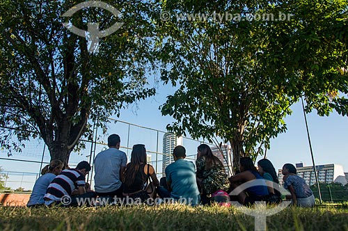  Persons talking - Potycabana Park  - Teresina city - Piaui state (PI) - Brazil