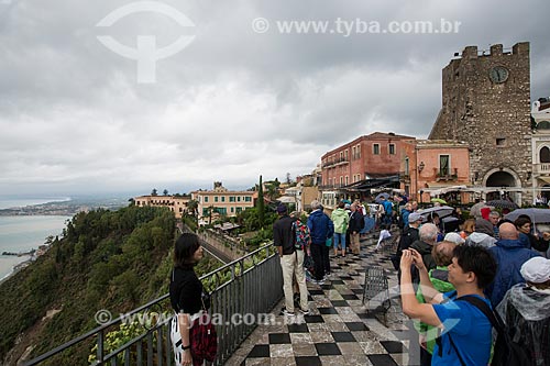  Tourists - Piazza 9 Aprile (April 9 Square) with the  Torre dell Orologio (Clock Tower) in the background  - Taormina city - Messina province - Italy