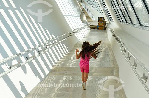  Child - corridor of Amanha Museum (Museum of Tomorrow)  - Rio de Janeiro city - Rio de Janeiro state (RJ) - Brazil