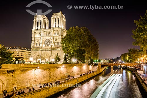  Facade of the Notre-Dame of Paris Cathedral (1163) on the banks of the Seine River  - Paris - Paris department - France