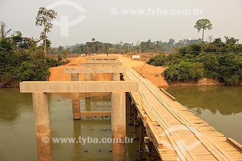  Construction site of the bridge over Machadinho River  - Machadinho dOeste city - Rondonia state (RO) - Brazil