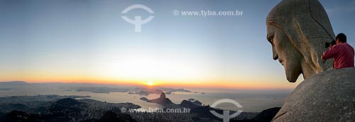  View of the dawn from Christ the Redeemer (1931) with the Sugar Loaf in the background  - Rio de Janeiro city - Rio de Janeiro state (RJ) - Brazil