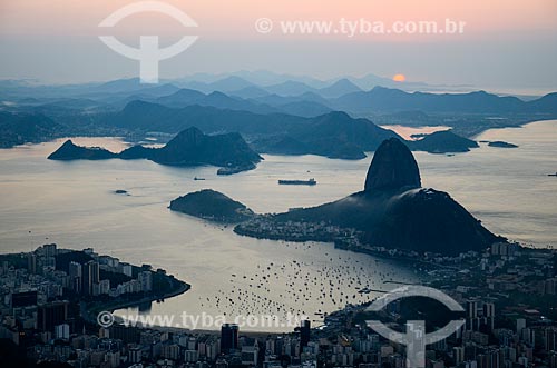  View of the dawn at Sugar Loaf from Christ the Redeemer  - Rio de Janeiro city - Rio de Janeiro state (RJ) - Brazil