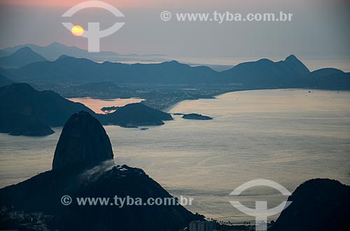  View of the dawn at Sugar Loaf from Christ the Redeemer  - Rio de Janeiro city - Rio de Janeiro state (RJ) - Brazil