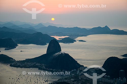  View of the dawn at Sugar Loaf from Christ the Redeemer  - Rio de Janeiro city - Rio de Janeiro state (RJ) - Brazil