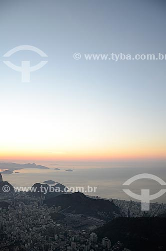  View of the dawn at Copacabana neighborhood from Christ the Redeemer  - Rio de Janeiro city - Rio de Janeiro state (RJ) - Brazil