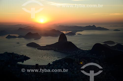  View of the dawn at Sugar Loaf from Christ the Redeemer  - Rio de Janeiro city - Rio de Janeiro state (RJ) - Brazil