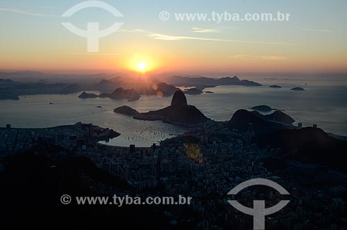  View of the dawn at Sugar Loaf from Christ the Redeemer  - Rio de Janeiro city - Rio de Janeiro state (RJ) - Brazil