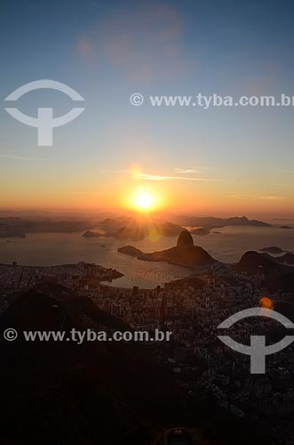  View of the dawn from Christ the Redeemer (1931) with the Sugar Loaf in the background  - Rio de Janeiro city - Rio de Janeiro state (RJ) - Brazil