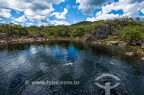  Woman swimming - Negro River near to 2 Canyon - Chapada dos Veadeiros National Park  - Alto Paraiso de Goias city - Goias state (GO) - Brazil