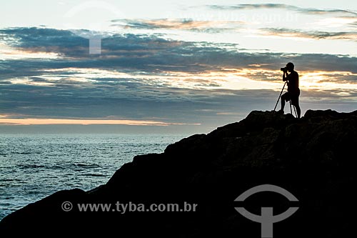  Man photographing the costao hill - Campanhas Island - Armacao of Pantano do Sul Beach during the daw  - Florianopolis city - Santa Catarina state (SC) - Brazil