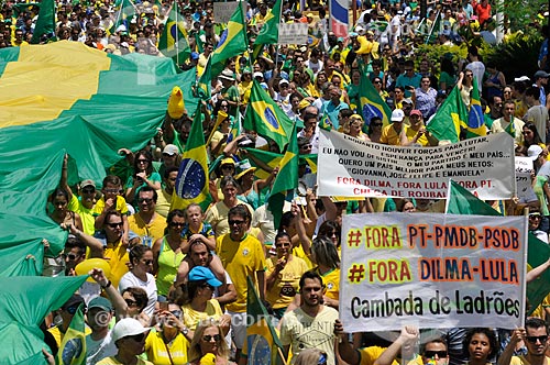  Manifestation by the impeachment of President Dilma Rousseff on March 13  - Sao Jose do Rio Preto city - Sao Paulo state (SP) - Brazil