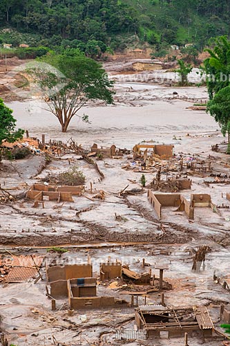  Ruins of houses of the Paracatu de Baixo district after the dam rupture of the Samarco company mining rejects in Mariana city (MG)  - Mariana city - Minas Gerais state (MG) - Brazil