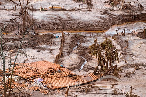  Ruins of houses of the Paracatu de Baixo district after the dam rupture of the Samarco company mining rejects in Mariana city (MG)  - Mariana city - Minas Gerais state (MG) - Brazil