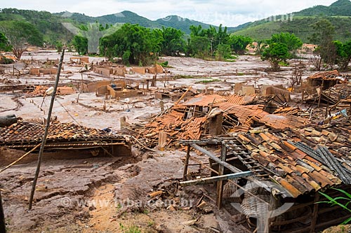  Ruins of houses of the Paracatu de Baixo district after the dam rupture of the Samarco company mining rejects in Mariana city (MG)  - Mariana city - Minas Gerais state (MG) - Brazil