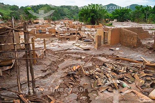  Ruins of houses of the Paracatu de Baixo district after the dam rupture of the Samarco company mining rejects in Mariana city (MG)  - Mariana city - Minas Gerais state (MG) - Brazil