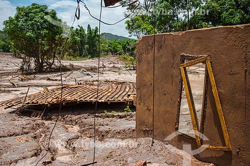  Ruin of house of the Paracatu de Baixo district after the dam rupture of the Samarco company mining rejects in Mariana city (MG)  - Mariana city - Minas Gerais state (MG) - Brazil