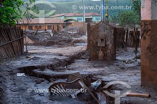  Furniture of house covered to mud - Paracatu de Baixo district after the dam rupture of the Samarco company mining rejects in Mariana city (MG)  - Mariana city - Minas Gerais state (MG) - Brazil
