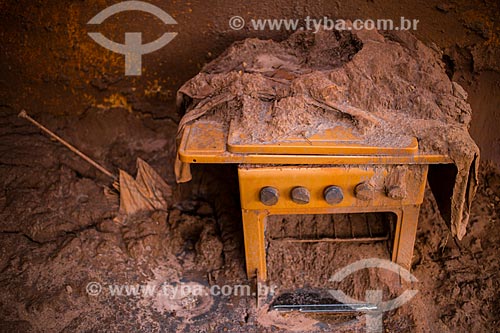  Furniture of house covered to mud - Paracatu de Baixo district after the dam rupture of the Samarco company mining rejects in Mariana city (MG)  - Mariana city - Minas Gerais state (MG) - Brazil