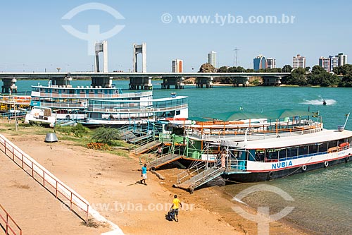 Port of the boats that make the Juazeiro-Petrolina crossing - Bridge over the Rio San Francisco in the background  - Juazeiro city - Bahia state (BA) - Brazil