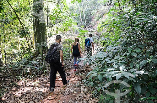  People during trail of Queimado Mountain  - Rio de Janeiro city - Rio de Janeiro state (RJ) - Brazil