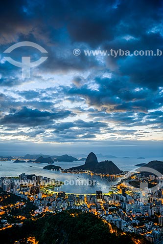  View of the dawn in Botafogo Bay from Mirante Dona Marta with the Sugar Loaf in the background  - Rio de Janeiro city - Rio de Janeiro state (RJ) - Brazil